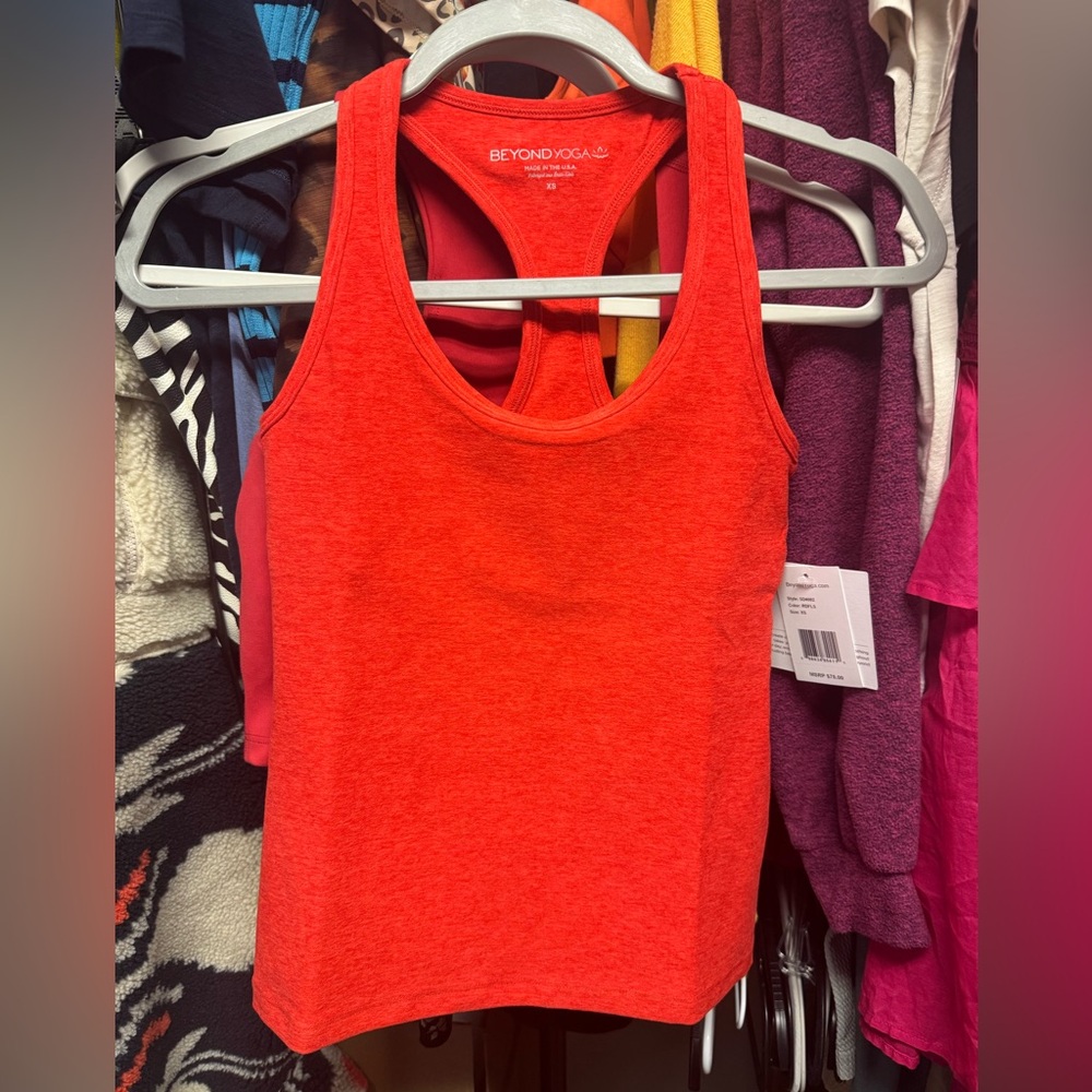 Beyond Yoga Spacedye Step Up Racerback Tank in Red Flower Scarlett NWT RT $70 - Picture 4 of 8